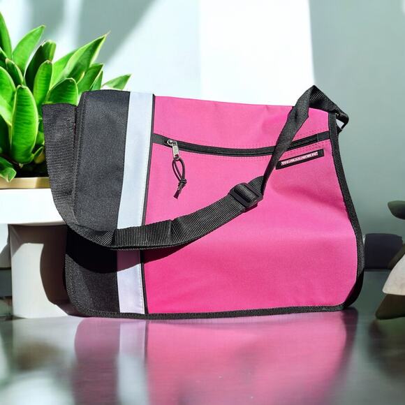 Pink Travel Messenger Laptop Commuter TravelMaker Bag with Adjustable Strap NEW - Picture 4 of 16